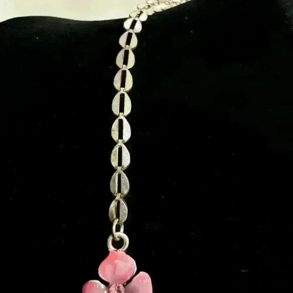 Pink flower necklace and earring set - Picture 7 of 7